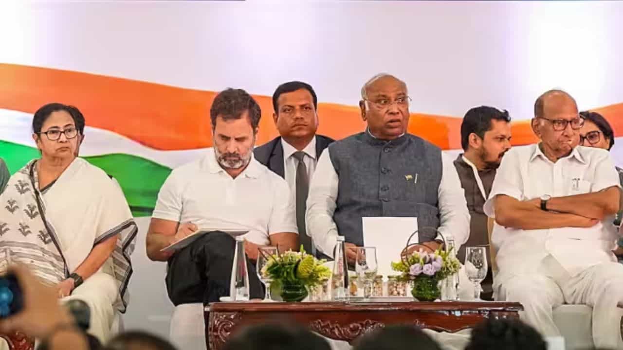 ಡಿ.6ಕ್ಕೆ ಇಂಡಿಯಾ ಮೈತ್ರಿ ಪಕ್ಷಗಳ ಸಭೆ ಡಿ.6ಕ್ಕೆ ಇಂಡಿಯಾ ಮೈತ್ರಿ ಪಕ್ಷಗಳ ಸಭೆ