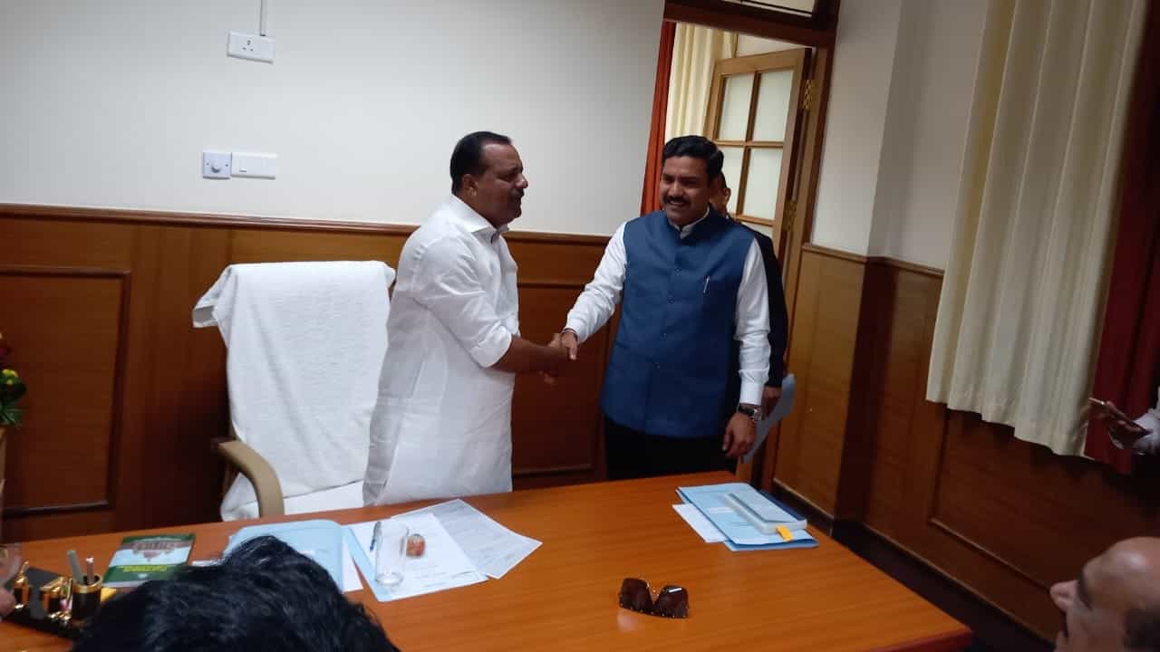 Belagavi session: ಬೆಳಗಾವಿ ಅಧಿವೇಶನದ ಮೊದಲ ದಿನ ಏನೇನು ನಡೆಯಿತು? ಇಲ್ಲಿದೆ ಪೂರ್ಣ ವಿವರ Belagavi session: ಬೆಳಗಾವಿ ಅಧಿವೇಶನದ ಮೊದಲ ದಿನ ಏನೇನು ನಡೆಯಿತು? ಇಲ್ಲಿದೆ ಪೂರ್ಣ ವಿವರ