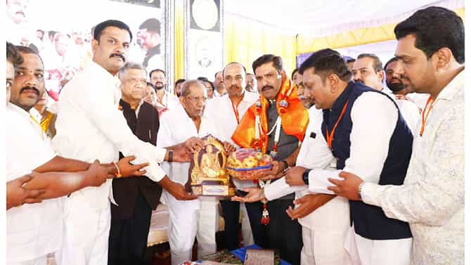 ಲಿಂಗಾಯತರು ಧರ್ಮದ ಕಾಲಂನಲ್ಲಿ ವೀರಶೈವ ಎಂದು ಬರೆಸಬೇಕು ಸೇರಿದಂತೆ 8 ನಿರ್ಣಯ