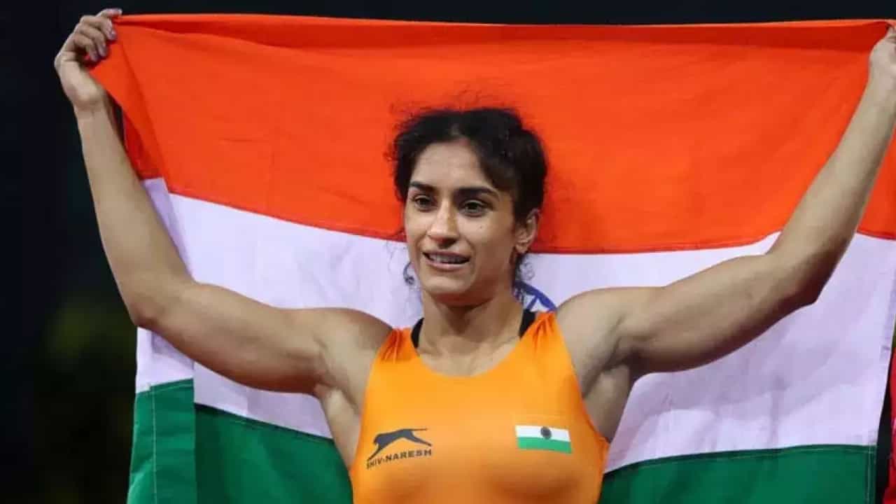 ಡಬ್ಲ್ಯುಎಫ್ಐ ಚುನಾವಣೆ ವಿವಾದ: ಖೇಲ್ ರತ್ನ, ಅರ್ಜುನ ಪ್ರಶಸ್ತಿ ಹಿಂದಿರುಗಿಸಲು ವಿನೇಶ್ ಫೋಗಟ್ ನಿರ್ಧಾರ ಡಬ್ಲ್ಯುಎಫ್ಐ ಚುನಾವಣೆ ವಿವಾದ: ಖೇಲ್ ರತ್ನ, ಅರ್ಜುನ ಪ್ರಶಸ್ತಿ ಹಿಂದಿರುಗಿಸಲು ವಿನೇಶ್ ಫೋಗಟ್ ನಿರ್ಧಾರ