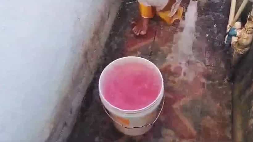 ತೆಲಂಗಾಣ: ಬೋರ್ವೆಲ್ನಿಂದ ಬಂದ ಗುಲಾಬಿ ನೀರು ನೋಡಿ ಅಚ್ಚರಿಪಟ್ಟ ಜನ