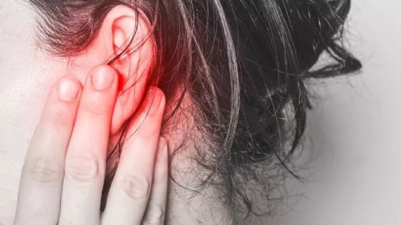 Ear Pain ಕಿವಿ ನೋವು ಕಾಣಿಸಿಕೊಂಡರೆ ಎಚ್ಚರ! ಈ ರೀತಿ ಮಾಡಲೇಬೇಡಿ Why does my