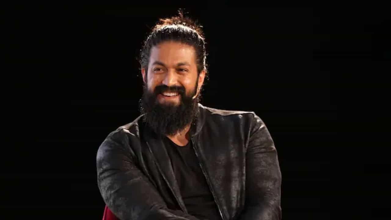 ‘ರಾಕಿ ಪಾತ್ರವನ್ನೂ ಮರೆಸುತ್ತದೆ ಈ ಟಾಕ್ಸಿಕ್’; ಯಶ್ 19 ಟೈಟಲ್ ನೋಡಿ ವಿಮರ್ಶೆ ತಿಳಿಸಿದ ಫ್ಯಾನ್ಸ್ ‘ರಾಕಿ ಪಾತ್ರವನ್ನೂ ಮರೆಸುತ್ತದೆ ಈ ಟಾಕ್ಸಿಕ್’; ಯಶ್ 19 ಟೈಟಲ್ ನೋಡಿ ವಿಮರ್ಶೆ ತಿಳಿಸಿದ ಫ್ಯಾನ್ಸ್