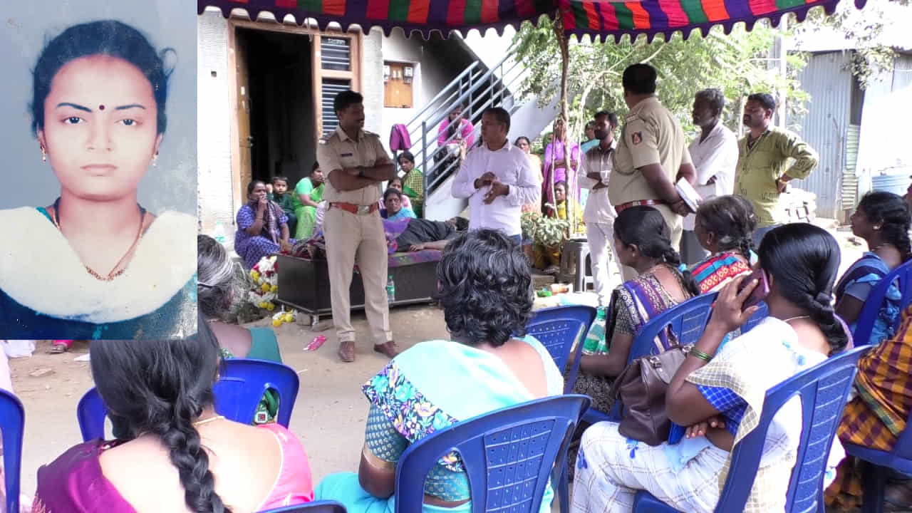 13 ವರ್ಷ ಪ್ರೀತಿಸಿ ಮದುವೆಯಾಗಿದ್ದರು: ಹೆಂಡತಿ ನೇಣು ಬಿಗಿದುಕೊಂಡು ಆತ್ಮಹತ್ಯೆ, ಕೊಲೆ ಎಂದು ಪತಿ ವಿರುದ್ದ ದೂರು 13 ವರ್ಷ ಪ್ರೀತಿಸಿ ಮದುವೆಯಾಗಿದ್ದರು: ಹೆಂಡತಿ ನೇಣು ಬಿಗಿದುಕೊಂಡು ಆತ್ಮಹತ್ಯೆ, ಕೊಲೆ ಎಂದು ಪತಿ ವಿರುದ್ದ ದೂರು