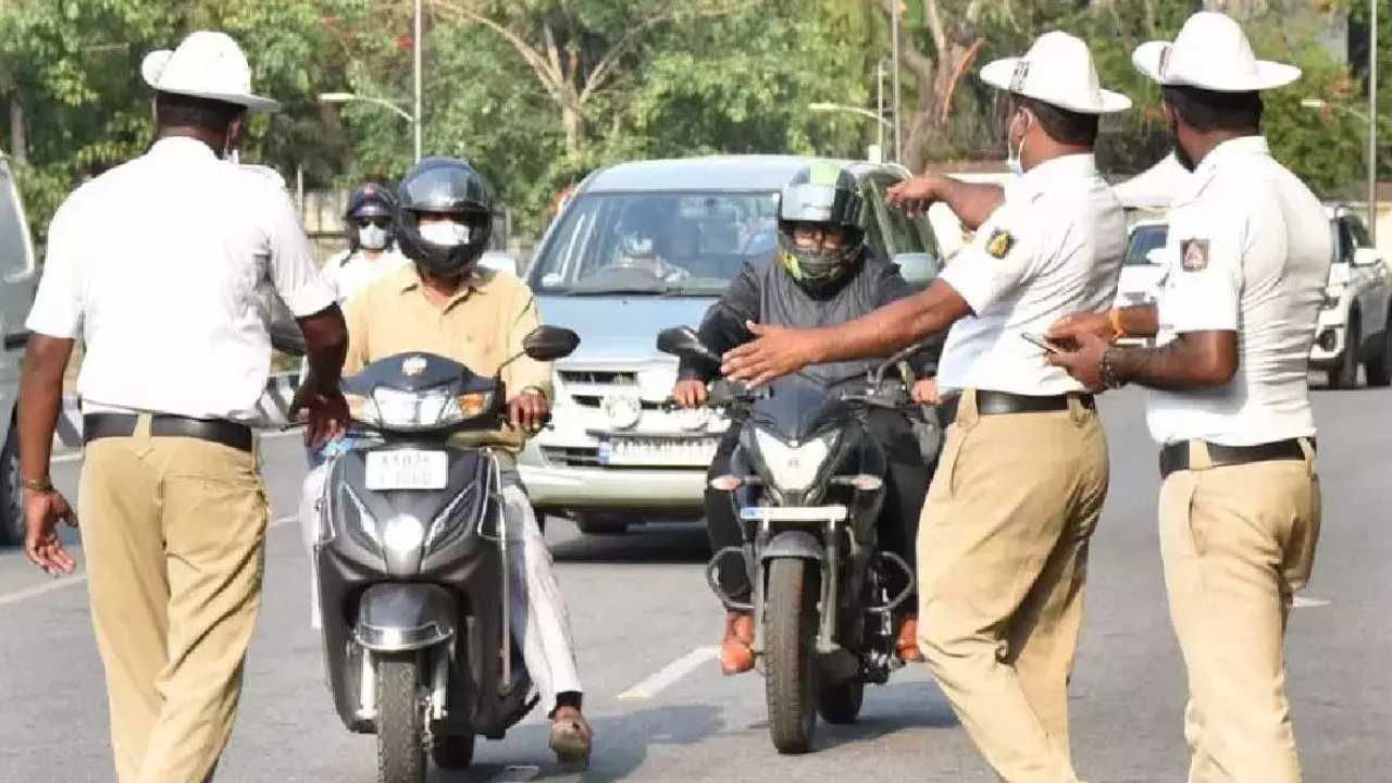 2023ರಲ್ಲಿ 89 ಲಕ್ಷಕ್ಕೂ ಹೆಚ್ಚು ಸಂಚಾರ ನಿಯಮ ಉಲ್ಲಂಘನೆ: 184.83 ಕೋಟಿ ರೂ. ದಂಡ ವಸೂಲಿ 2023ರಲ್ಲಿ 89 ಲಕ್ಷಕ್ಕೂ ಹೆಚ್ಚು ಸಂಚಾರ ನಿಯಮ ಉಲ್ಲಂಘನೆ: 184.83 ಕೋಟಿ ರೂ. ದಂಡ ವಸೂಲಿ
