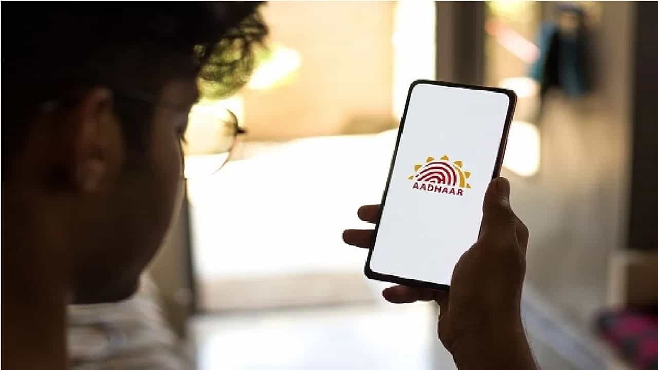 ಕಂದಾಯ ಇಲಾಖೆಯಲ್ಲಿ ಥಂಬ್ ಕೊಟ್ಟು ಬಂದವರಿಗೆ ಶಾಕ್: ಬ್ಯಾಂಕ್ ಖಾತೆಯಿಂದ 50 ಸಾವಿರ ರೂ. ಮಾಯ!