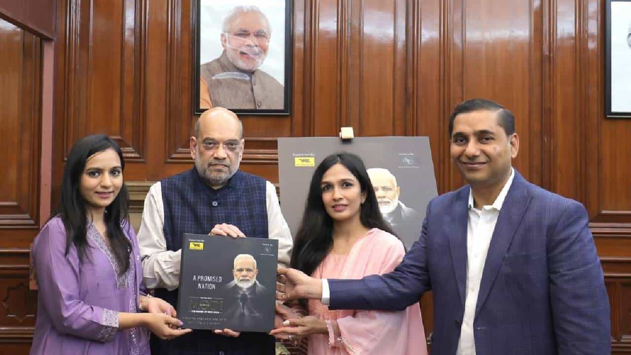 ನರೇಂದ್ರ ಮೋದಿ ಜೀವನ ಮತ್ತು ಕೃತಿಗಳ ಕುರಿತು ಬ್ರೈಲ್ ಲಿಪಿಯಲ್ಲಿ ಬರೆಯಲಾದ ಪುಸ್ತಕ ಬಿಡುಗಡೆ ನರೇಂದ್ರ ಮೋದಿ ಜೀವನ ಮತ್ತು ಕೃತಿಗಳ ಕುರಿತು ಬ್ರೈಲ್ ಲಿಪಿಯಲ್ಲಿ ಬರೆಯಲಾದ ಪುಸ್ತಕ ಬಿಡುಗಡೆ