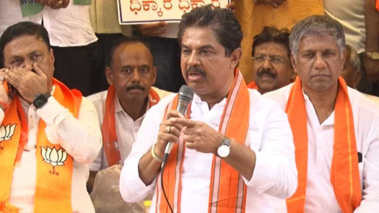 ಕಾಂಗ್ರೆಸ್ಸಿಗರು ರಾಜ್ಯದಲ್ಲಿ ಭಯದ ವಾತಾವರಣ ಸೃಷ್ಟಿಸುತ್ತಿದ್ದಾರೆ: ವಿಪಕ್ಷ ನಾಯಕ ಆರ್​. ಅಶೋಕ್​ ಕಿಡಿ