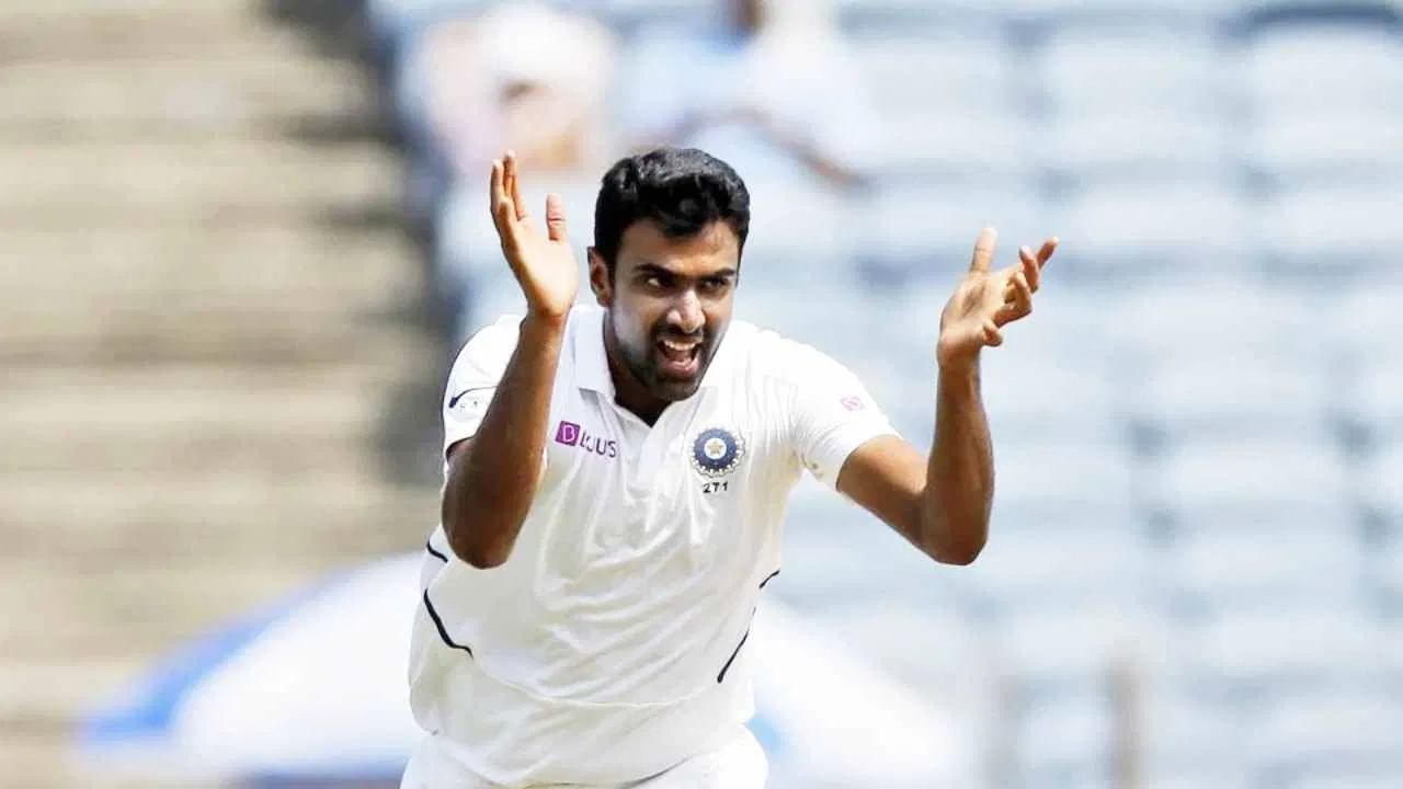 ಅಂದರೆ ರವಿಚಂದ್ರನ್ ಅಶ್ವಿನ್ ಹಲವು ದಾಖಲೆಗಳನ್ನು ಬರೆಯುವ ಹೊಸ್ತಿಲಲ್ಲಿದ್ದಾರೆ. ಆ ದಾಖಲೆ ಬರೆಯಲು ಅಶ್ವಿನ್ ಎಷ್ಟು ವಿಕೆಟ್ಗಳನ್ನು ಕಬಳಿಸಬೇಕು?, ಈ ಮೂಲಕ ಯಾರ ದಾಖಲೆ ಮುರಿಯಬಹುದು? ಎಂಬುದರ ಸಂಪೂರ್ಣ ಮಾಹಿತಿ ಈ ಕೆಳಗಿನಂತಿದೆ...