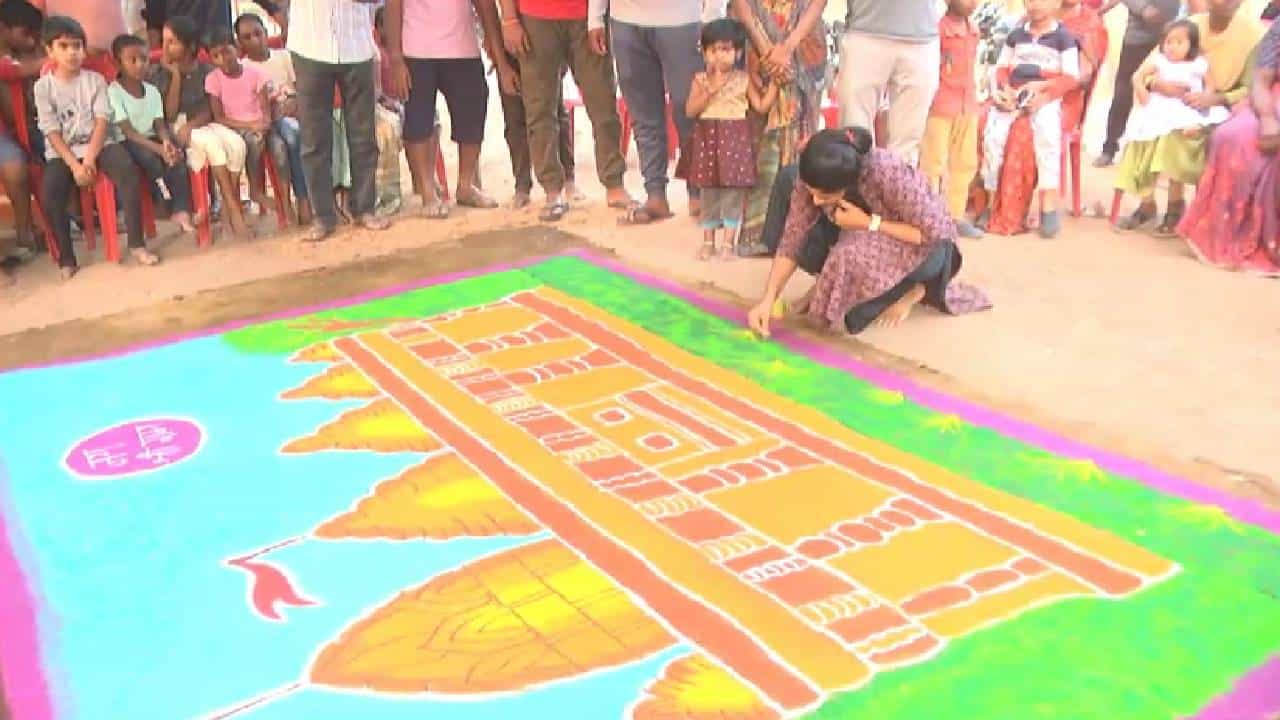 ಅಯೋಧ್ಯೆ ರಾಮ ಮಂದಿರದಲ್ಲಿ ಪ್ರಾಣ ಪ್ರತಿಷ್ಠಾಪನೆ: ಕರ್ನಾಟಕದಾದ್ಯಂತ ಸಂಭ್ರಮ, ಎಲ್ಲೆಲ್ಲಿ ಹೇಗಿದೆ ಆಚರಣೆ? ಇಲ್ಲಿದೆ ವಿವರ ಅಯೋಧ್ಯೆ ರಾಮ ಮಂದಿರದಲ್ಲಿ ಪ್ರಾಣ ಪ್ರತಿಷ್ಠಾಪನೆ: ಕರ್ನಾಟಕದಾದ್ಯಂತ ಸಂಭ್ರಮ, ಎಲ್ಲೆಲ್ಲಿ ಹೇಗಿದೆ ಆಚರಣೆ? ಇಲ್ಲಿದೆ ವಿವರ