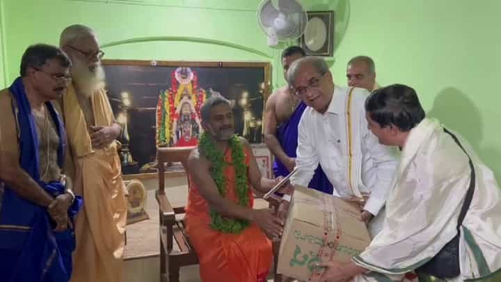 ಅಯೋಧ್ಯೆಯ ರಾಮಲಲ್ಲಾ ಪೂಜೆಗೆ ಧರ್ಮಸ್ಥಳ ಬೆಳ್ಳಿ ಪರಿಕರಗಳು ರವಾನೆ ಅಯೋಧ್ಯೆಯ ರಾಮಲಲ್ಲಾ ಪೂಜೆಗೆ ಧರ್ಮಸ್ಥಳ ಬೆಳ್ಳಿ ಪರಿಕರಗಳು ರವಾನೆ
