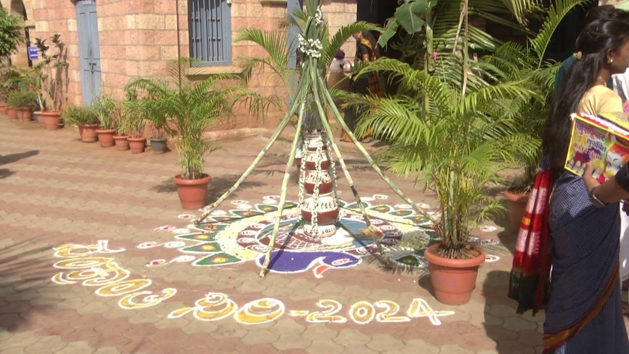 ಬಸವೇಶ್ವರ ಪದವಿ ಕಲಾ ವಿಭಾಗ ಹಾಗೂ ವಾಣಿಜ್ಯ ವಿದ್ಯಾಲಯದಲ್ಲಿ ವಿದ್ಯಾರ್ಥಿಗಳು ಸಂಭ್ರಮದಲ್ಲಿ ತೇಲಾಡಿದ್ದಾರೆ. ಇದಕ್ಕೆ ಕಾರಣ "ಸಂಕ್ರಾಂತಿ ಸಿರಿ" ಆಚರಣೆ. ಸಂಕ್ರಾಂತಿ ಸಿರಿ ಆಚರಣೆ ಹಿನ್ನೆಲೆ ಎಲ್ಲ ವಿದ್ಯಾರ್ಥಿನಿಯರು ಇಳಕಲ್ ಸೀರೆಯಲ್ಲಿ ಮಿಂಚುತ್ತಿದ್ದರೆ, ವಿದ್ಯಾರ್ಥಿಗಳು ಪಂಚೆ, ಜುಬ್ಬಾದಲ್ಲಿ ಕಂಗೊಳಿಸುತ್ತಿದ್ದರು.