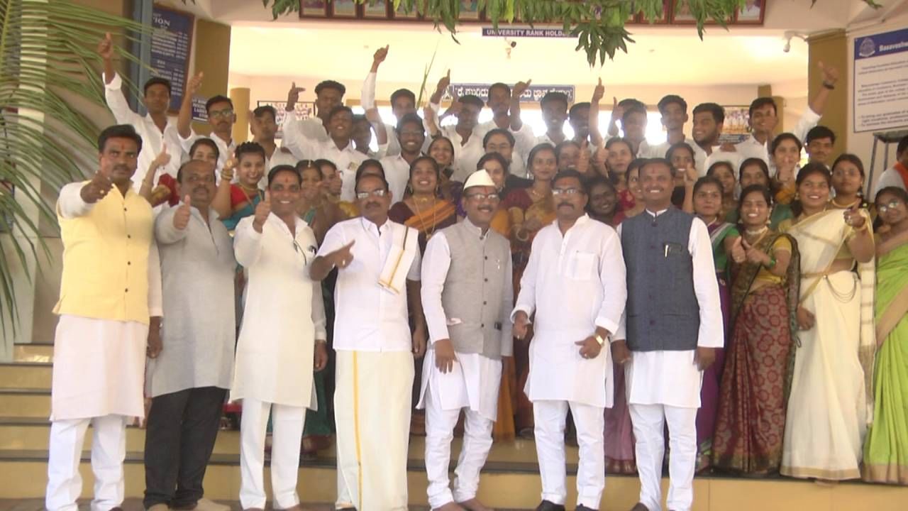 ಒಟ್ಟಿನಲ್ಲಿ ದಿನಾಲು ಕಾಲೇಜು, ಅಸೈನ್ಮೆಂಟ್ ಅಂತಿದ್ದ ಕ್ಯಾಂಪಸ್ ನಲ್ಲಿ ಸಂಕ್ರಾಂತಿ ಕಳೆ ಮೈದಳೆದಿತ್ತು. ಎಲ್ಲ ವಿದ್ಯಾರ್ಥಿಗಳು ಸಂಕ್ರಾಂತಿ ಆಚರಿಸೋದರ ಜೊತೆಗೆ ದೇಶಿ ಸಂಸ್ಕೃತಿ ಬಿಂಬಿಸಿದ್ದು ಶ್ಲಾಘನೀಯ.