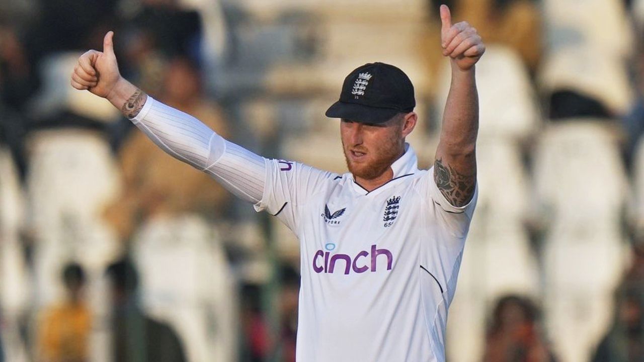 ಈಗಾಗಲೇ ಏಷ್ಯಾದಲ್ಲಿ 4 ಟೆಸ್ಟ್ ಪಂದ್ಯಗಳನ್ನು ಗೆದ್ದಿರುವ ಬೆನ್ ಸ್ಟೋಕ್ಸ್ ಟೀಮ್ ಇಂಡಿಯಾ ವಿರುದ್ಧದ ಮುಂಬರುವ 4 ಪಂದ್ಯಗಳಲ್ಲಿ 3 ರಲ್ಲಿ ಜಯ ಸಾಧಿಸಿದರೆ ಹೊಸ ದಾಖಲೆ ನಿರ್ಮಾಣವಾಗಲಿದೆ. ಅದು ಸಹ ಸಹ ಆಟಗಾರ, ಮಾಜಿ ನಾಯಕ ಜೋ ರೂಟ್ ಅವರ ದಾಖಲೆಯನ್ನು ಮುರಿಯುವ ಮೂಲಕ ಎಂಬುದು ವಿಶೇಷ.