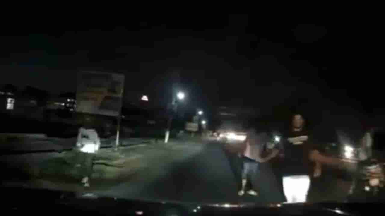 ನಮ್ಮ ಬೈಕ್ಗೆ ಗುದ್ದಿದ್ದೀರಿ ಎಂದು ಸುಳ್ಳು ಹೇಳಿ ಸುಲಿಗೆ ಮಾಡುತ್ತಿದ್ದ ಮೂವರು ಬೈಕ್ ಸವಾರರು ಅರೆಸ್ಟ್