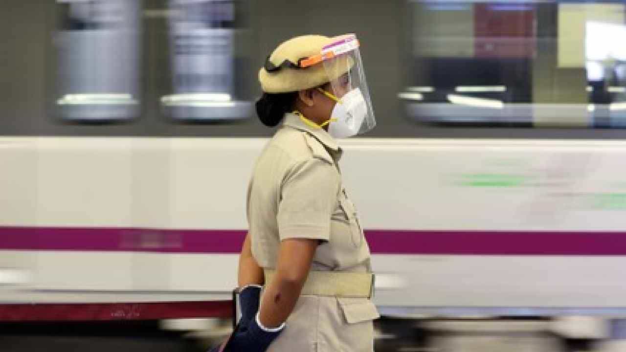 ಆತ್ಮಹತ್ಯೆ ಯತ್ನ, ಟ್ರ್ಯಾಕ್​ಗೆ ಜಿಗಿತ ಪ್ರಕರಣಗಳ ನಂತರ ಎಚ್ಚೆತ್ತ BMRCL: ನಿಲ್ದಾಣಗಳಲ್ಲಿ ಭದ್ರತಾ ಸಿಬ್ಬಂದಿ ಹೆಚ್ಚಳ