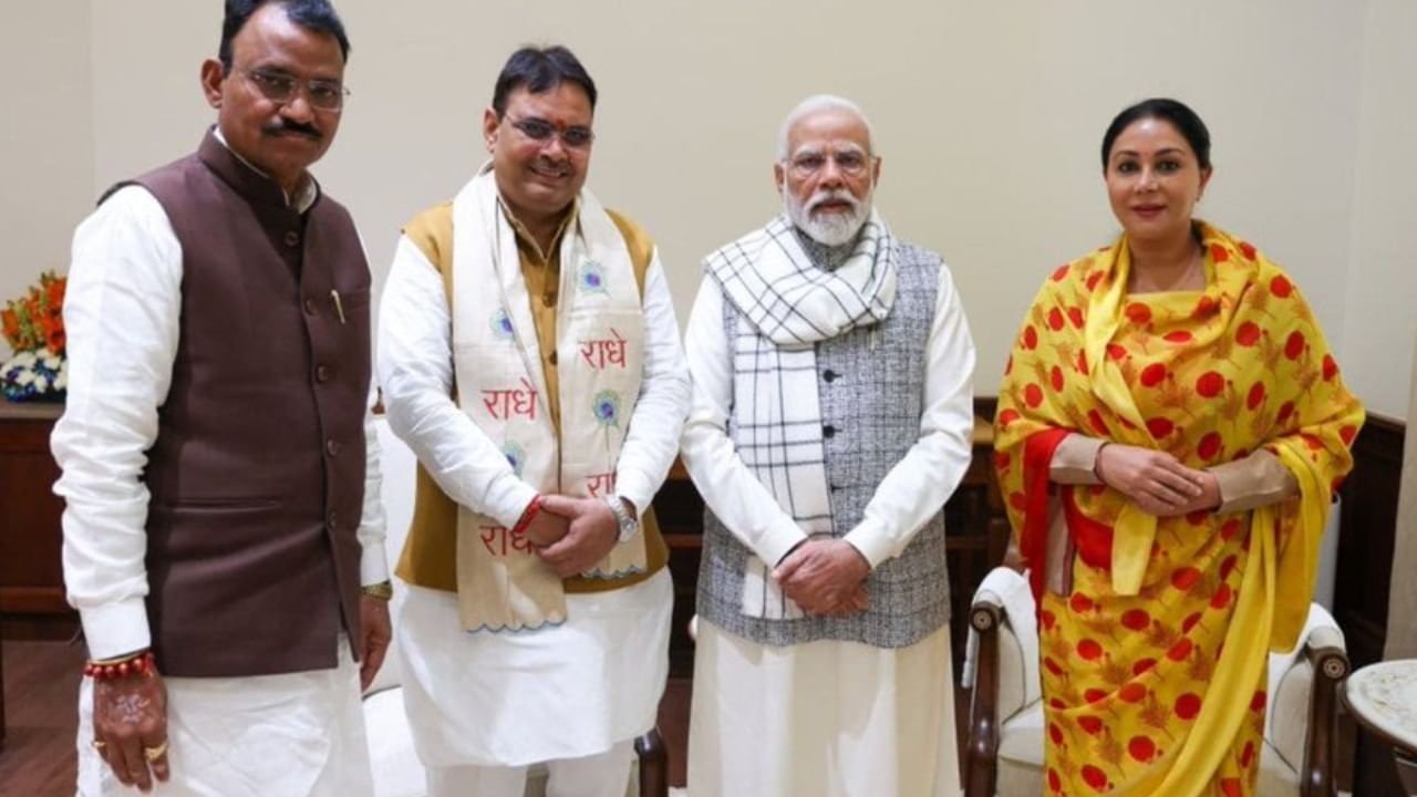ರಾಜಸ್ಥಾನದ ಮುಖ್ಯಮಂತ್ರಿ ಭಜನ್ ಲಾಲ್ ಶರ್ಮಾಗೆ 8 ಖಾತೆ; ದಿಯಾ ಕುಮಾರಿ ಹಣಕಾಸು ಸಚಿವೆ ರಾಜಸ್ಥಾನದ ಮುಖ್ಯಮಂತ್ರಿ ಭಜನ್ ಲಾಲ್ ಶರ್ಮಾಗೆ 8 ಖಾತೆ; ದಿಯಾ ಕುಮಾರಿ ಹಣಕಾಸು ಸಚಿವೆ