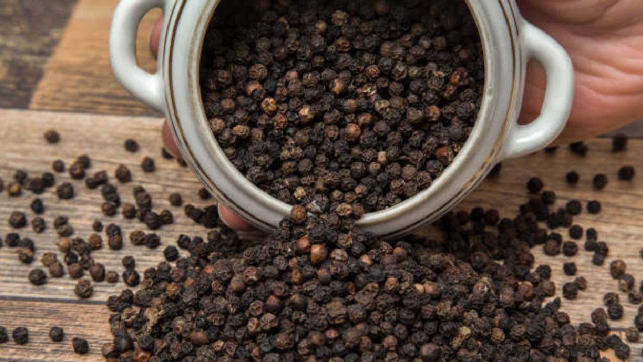 ಅಧಿಕ ರಕ್ತದೊತ್ತಡವನ್ನು ಕಂಟ್ರೋಲ್ ಮಾಡಲು ಕಾಳು ಮೆಣಸು ಸೇವಿಸಿ Kannada News Black Pepper can help you