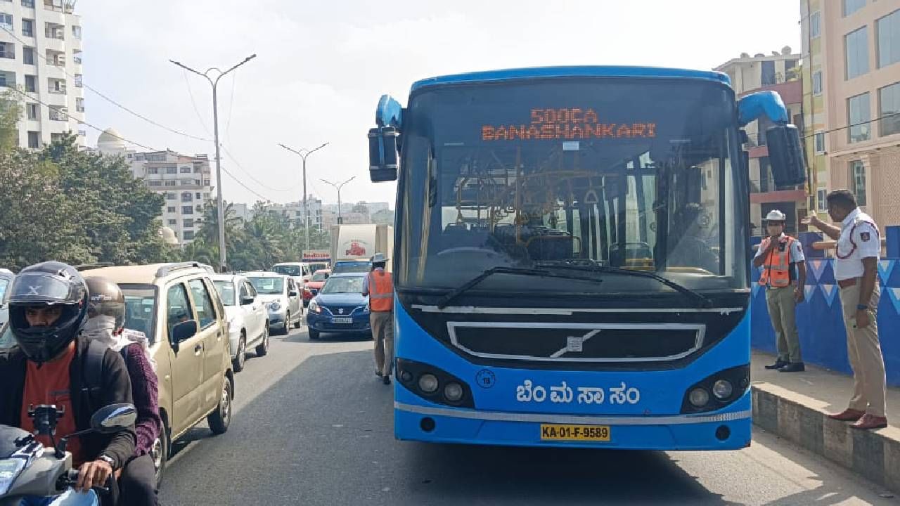 ಬೆಂಗಳೂರಿನಲ್ಲಿ ಕಿಲ್ಲರ್ ಬಿಎಂಟಿಸಿ ವೋಲ್ವೋ ಬಸ್​ಗೆ ಬೈಕ್ ಸವಾರ ಬಲಿ