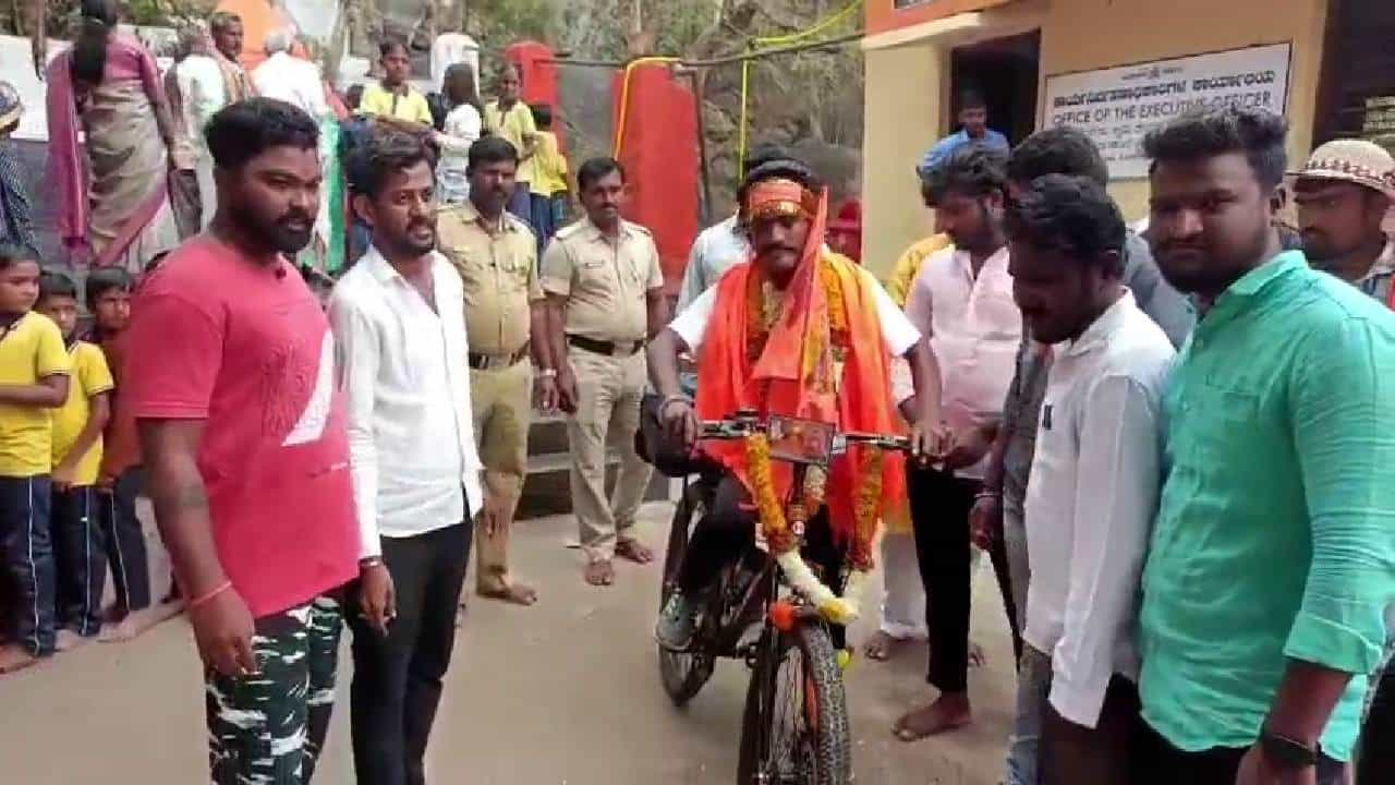 ರಾಮನ ಬಂಟ ಹನುಮನ ಜನ್ಮಸ್ಥಳದಿಂದ ಅಯೋಧ್ಯೆವರಗೆ ಸೈಕಲ್ ಸವಾರಿ ಹೊರಟ ಯುವಕ ರಾಮನ ಬಂಟ ಹನುಮನ ಜನ್ಮಸ್ಥಳದಿಂದ ಅಯೋಧ್ಯೆವರಗೆ ಸೈಕಲ್ ಸವಾರಿ ಹೊರಟ ಯುವಕ