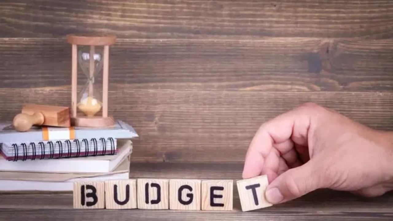 Union Budget 2024: ಬಜೆಟ್ ಪದ ಬಳಕೆ ಆರಂಭವಾಗಿದ್ದು ಹೇಗೆ? ಆಯವ್ಯಯದ ಬಗ್ಗೆ ಇಲ್ಲಿದೆ ಆಸಕ್ತಿದಾಯಕ ಮಾಹಿತಿ Union Budget 2024: ಬಜೆಟ್ ಪದ ಬಳಕೆ ಆರಂಭವಾಗಿದ್ದು ಹೇಗೆ? ಆಯವ್ಯಯದ ಬಗ್ಗೆ ಇಲ್ಲಿದೆ ಆಸಕ್ತಿದಾಯಕ ಮಾಹಿತಿ