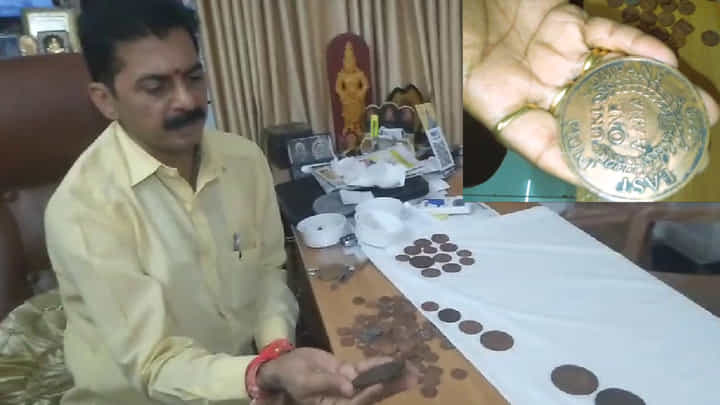 ಬ್ರಿಟೀಷರ ಕಾಲದ ಶ್ರೀರಾಮನ ಚಿತ್ರವುಳ್ಳ ಕಾಯಿನ್ ಗಳು ಉಡುಪಿಯಲ್ಲಿ ಇದೀಗ ಗಮನ ಸೆಳೆಯುತ್ತಿದೆ! ಬ್ರಿಟೀಷರ ಕಾಲದ ಶ್ರೀರಾಮನ ಚಿತ್ರವುಳ್ಳ ಕಾಯಿನ್ ಗಳು ಉಡುಪಿಯಲ್ಲಿ ಇದೀಗ ಗಮನ ಸೆಳೆಯುತ್ತಿದೆ!