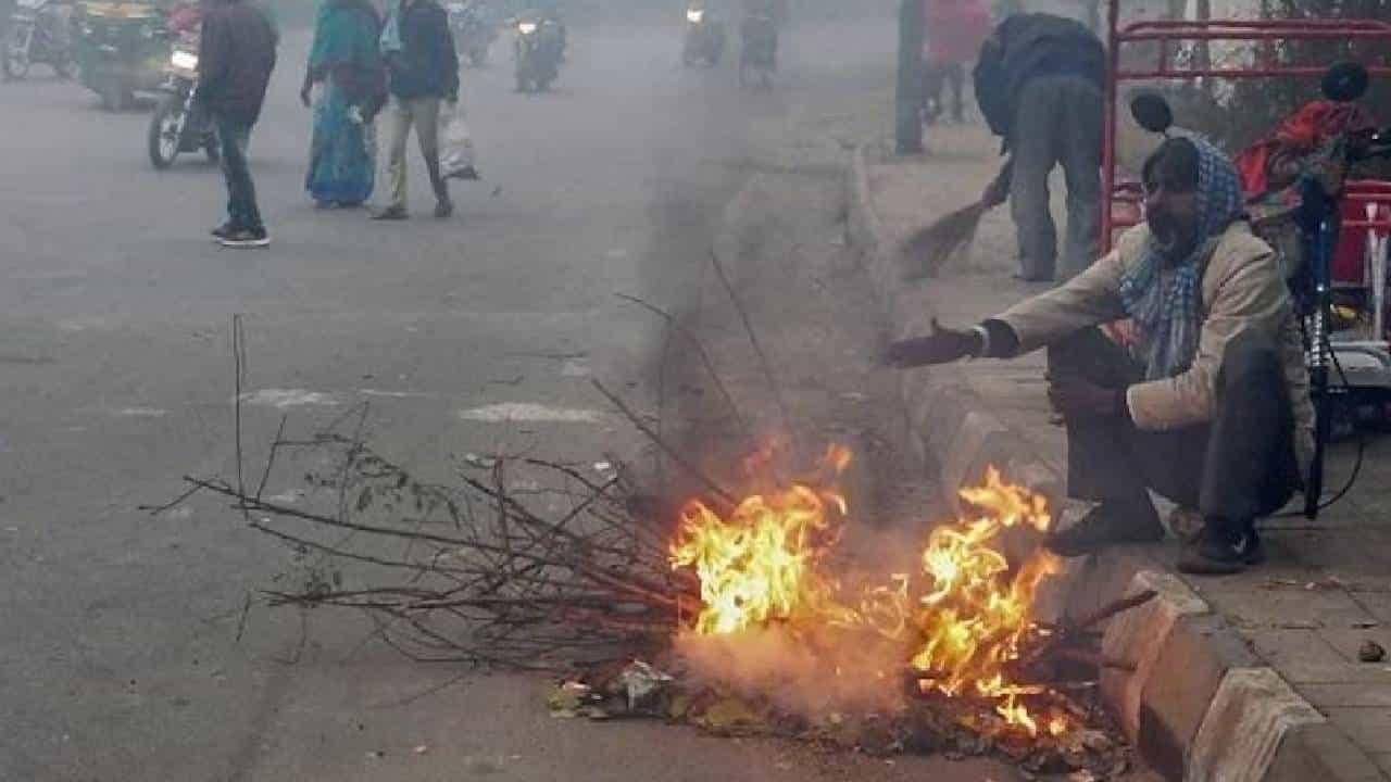 Karnataka Weather: ಬೆಂಗಳೂರಿನಲ್ಲಿ ಶೀತಗಾಳಿ, ವಿಜಯಪುರದಲ್ಲಿ ಅತ್ಯಂತ ಕನಿಷ್ಠ ಉಷ್ಣಾಂಶ ದಾಖಲು Karnataka Weather: ಬೆಂಗಳೂರಿನಲ್ಲಿ ಶೀತಗಾಳಿ, ವಿಜಯಪುರದಲ್ಲಿ ಅತ್ಯಂತ ಕನಿಷ್ಠ ಉಷ್ಣಾಂಶ ದಾಖಲು