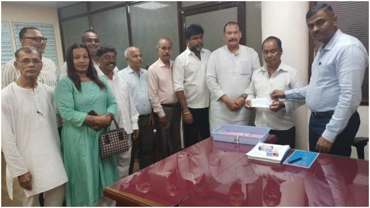 ಮಂಗಳೂರು: ಕುಕ್ಕರ್ ಬಾಂಬ್ ಸ್ಪೋಟ ಸಂತ್ರಸ್ತನಿಗೆ ಎರಡು ಲಕ್ಷ ರೂ. ಪರಿಹಾರ ವಿತರಣೆ ಮಂಗಳೂರು: ಕುಕ್ಕರ್ ಬಾಂಬ್ ಸ್ಪೋಟ ಸಂತ್ರಸ್ತನಿಗೆ ಎರಡು ಲಕ್ಷ ರೂ. ಪರಿಹಾರ ವಿತರಣೆ