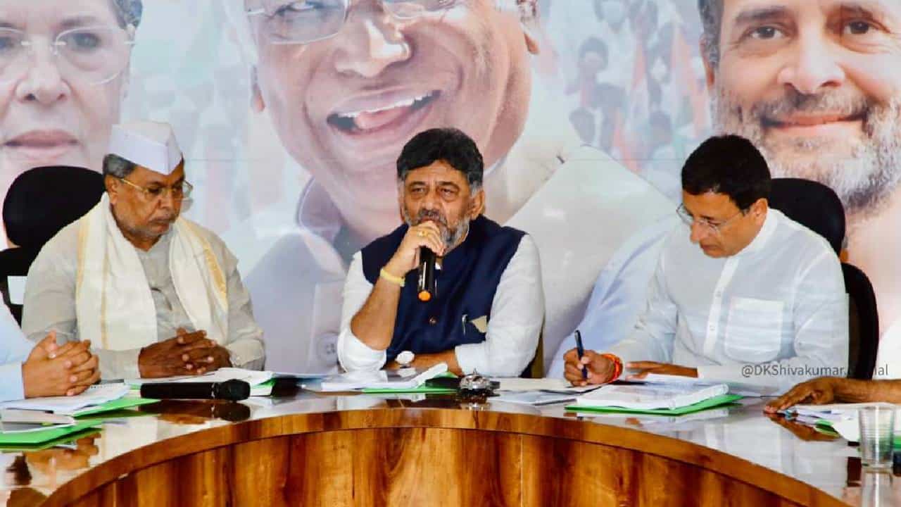 ಲೋಕಸಭಾ ಚುನಾವಣೆಗೆ ಕಾಂಗ್ರೆಸ್ ತಯಾರಿ: ಇಂದಿನ ಸಭೆಯಲ್ಲಿ ಏನೆಲ್ಲ ಚರ್ಚೆ? ಸುರ್ಜೆವಾಲ ಹೇಳಿದ್ದಿಷ್ಟು ಲೋಕಸಭಾ ಚುನಾವಣೆಗೆ ಕಾಂಗ್ರೆಸ್ ತಯಾರಿ: ಇಂದಿನ ಸಭೆಯಲ್ಲಿ ಏನೆಲ್ಲ ಚರ್ಚೆ? ಸುರ್ಜೆವಾಲ ಹೇಳಿದ್ದಿಷ್ಟು