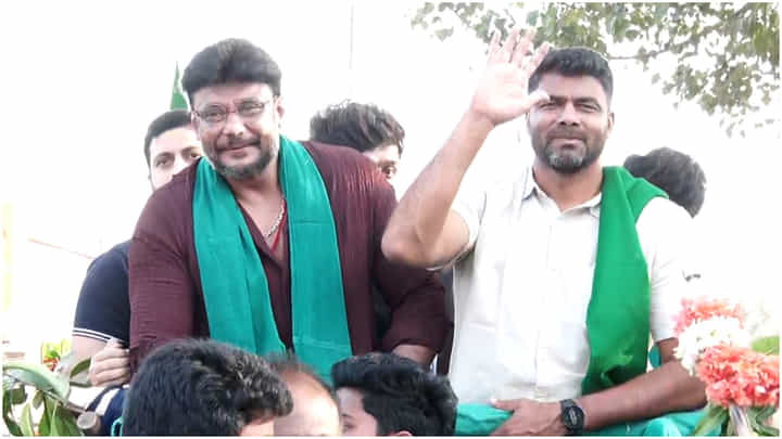 ‘ಕಾಟೇರ’ ಯಶಸ್ಸಿನ ಸಂಭ್ರಮ; ದರ್ಶನ್ಗೆ ‘ಭೂಮಿಪುತ್ರ’ ಬಿರುದು: ಇಲ್ಲಿದೆ ಲೈವ್ ವಿಡಿಯೋ.. ‘ಕಾಟೇರ’ ಯಶಸ್ಸಿನ ಸಂಭ್ರಮ; ದರ್ಶನ್ಗೆ ‘ಭೂಮಿಪುತ್ರ’ ಬಿರುದು: ಇಲ್ಲಿದೆ ಲೈವ್ ವಿಡಿಯೋ..