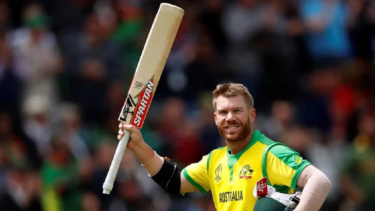 ಆಸ್ಟ್ರೇಲಿಯಾ ತಂಡದ ಆರಂಭಿಕ ಆಟಗಾರ ಡೇವಿಡ್ ವಾರ್ನರ್ ಏಕದಿನ ಹಾಗೂ ಟೆಸ್ಟ್ ಕ್ರಿಕೆಟ್ಗೆ ವಿದಾಯ ಹೇಳಿದ್ದಾರೆ. ಈ ವಿದಾಯದ ನಡುವೆ ವಾರ್ನರ್ ಹಲವು ದಾಖಲೆಗಳನ್ನು ನಿರ್ಮಿಸಿದ್ದಾರೆ. ಈ ದಾಖಲೆಗಳ ಪಟ್ಟಿಯಲ್ಲಿ ಮಾಸ್ಟರ್ ಬ್ಲಾಸ್ಟರ್ ಸಚಿನ್ ತೆಂಡೂಲ್ಕರ್ ಹೆಸರಿನಲ್ಲಿದ್ದ ವಿಶ್ವ ದಾಖಲೆಯನ್ನೂ ಸಹ ಮುರಿದಿರುವುದು ವಿಶೇಷ.