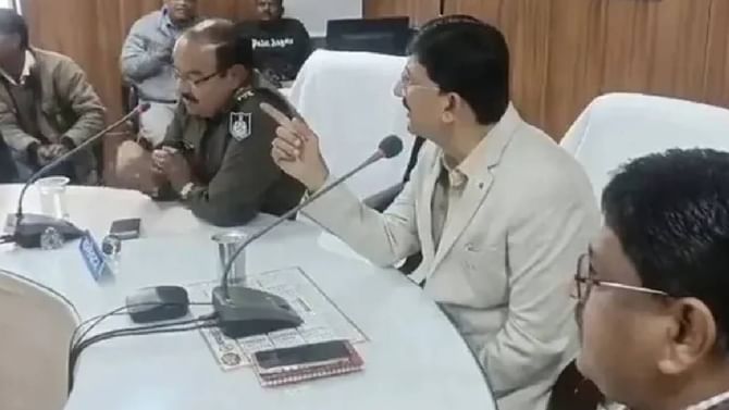 ನಿನಗೇನಿದೆ ಯೋಗ್ಯತೆ ಎಂದ ಡಿಸಿ, ಟ್ರಕ್​ ಡ್ರೈವರ್ ಕೊಟ್ಟ ಉತ್ತರ ಇದಾಗಿತ್ತು