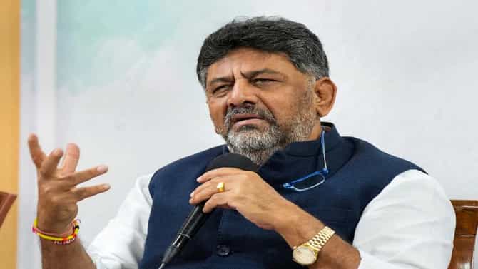 ಜನರು ಕೊಟ್ಟ ಅರ್ಜಿಗಳನ್ನು ಅಧಿಕಾರಿಗಳಿಗೆ ನೀಡಿದ್ದೇನೆ: ಡಿಕೆ ಶಿವಕುಮಾರ್