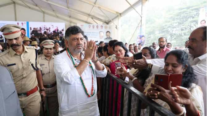 ಅಂಧ ವಿದ್ಯಾರ್ಥಿನಿಗೆ ಸ್ಥಳದಲ್ಲೇ ಬಿಬಿಎಂಪಿ ಕೆಲಸ ಕೊಡಿಸಿದ ಡಿಕೆ ಶಿವಕುಮಾರ್