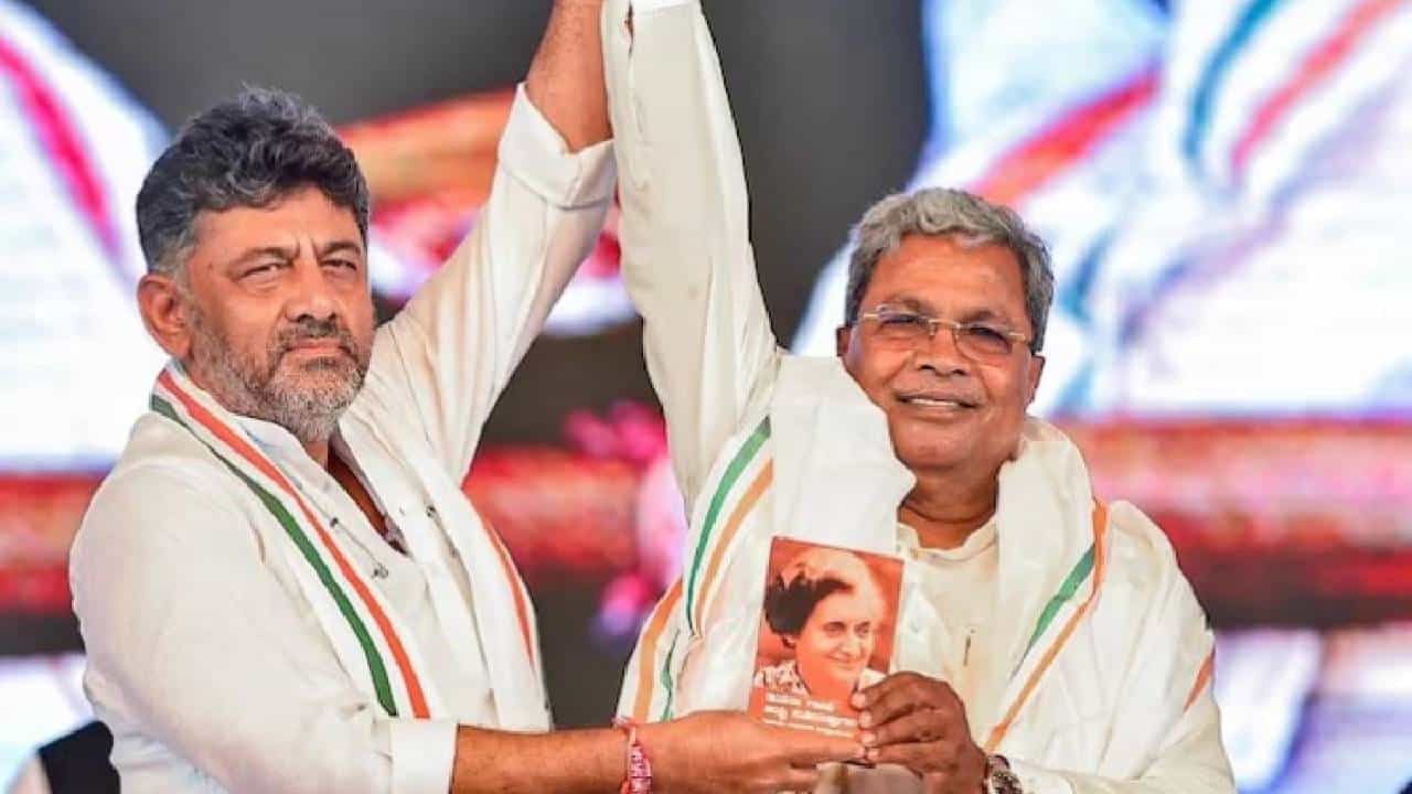 ಸಿದ್ದರಾಮಯ್ಯ ನೇತೃತ್ವದಲ್ಲಿ ಲೋಕಸಭೆ ಚುನಾವಣೆ: ಡಿಕೆ ಶಿವಕುಮಾರ್ ಘೋಷಣೆ ಸಿದ್ದರಾಮಯ್ಯ ನೇತೃತ್ವದಲ್ಲಿ ಲೋಕಸಭೆ ಚುನಾವಣೆ: ಡಿಕೆ ಶಿವಕುಮಾರ್ ಘೋಷಣೆ