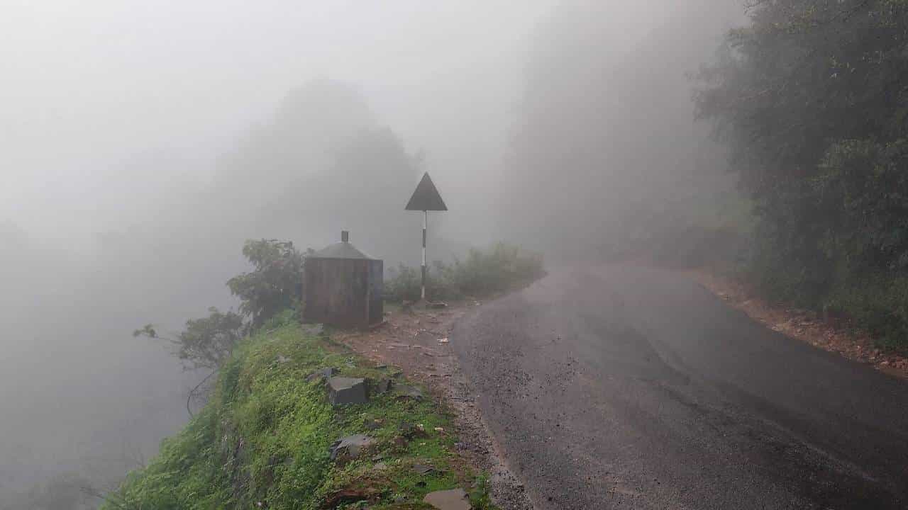 Karnataka Weather: ಕರ್ನಾಟಕ ಹವಾಮಾನ, ಹಲವೆಡೆ ಭಾರಿ ಚಳಿ, ಬಹುತೇಕ ಕಡೆ ಇಬ್ಬನಿ ಮೋಡ Karnataka Weather: ಕರ್ನಾಟಕ ಹವಾಮಾನ, ಹಲವೆಡೆ ಭಾರಿ ಚಳಿ, ಬಹುತೇಕ ಕಡೆ ಇಬ್ಬನಿ ಮೋಡ