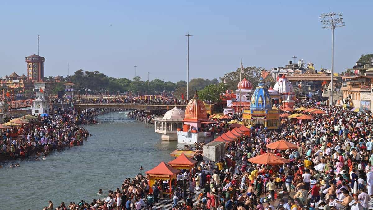 ಉತ್ತರಾಖಂಡ: ಗಂಗೆಯಲ್ಲಿ ಪಾಪ ತೊಳೆಯಲು ಹೋಗಿ ಮಗನನ್ನೇ ಕಳೆದುಕೊಂಡ ದಂಪತಿ ಉತ್ತರಾಖಂಡ: ಗಂಗೆಯಲ್ಲಿ ಪಾಪ ತೊಳೆಯಲು ಹೋಗಿ ಮಗನನ್ನೇ ಕಳೆದುಕೊಂಡ ದಂಪತಿ
