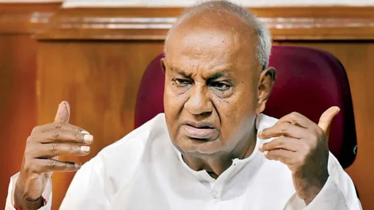 ಕಾಂಗ್ರೆಸ್ಸಿಗರು ಸೇಡಿನ ರಾಜಕಾರಣ ಮಾಡಿ ತುಳಿಯಲು ಹೊರಟಿದ್ದಾರೆ: ಶ್ರೀಕಾಂತ್ ಪ್ರಕರಣ ಉಲ್ಲೇಖಿಸಿ ದೇವೇಗೌಡ ವಾಗ್ದಾಳಿ ಕಾಂಗ್ರೆಸ್ಸಿಗರು ಸೇಡಿನ ರಾಜಕಾರಣ ಮಾಡಿ ತುಳಿಯಲು ಹೊರಟಿದ್ದಾರೆ: ಶ್ರೀಕಾಂತ್ ಪ್ರಕರಣ ಉಲ್ಲೇಖಿಸಿ ದೇವೇಗೌಡ ವಾಗ್ದಾಳಿ