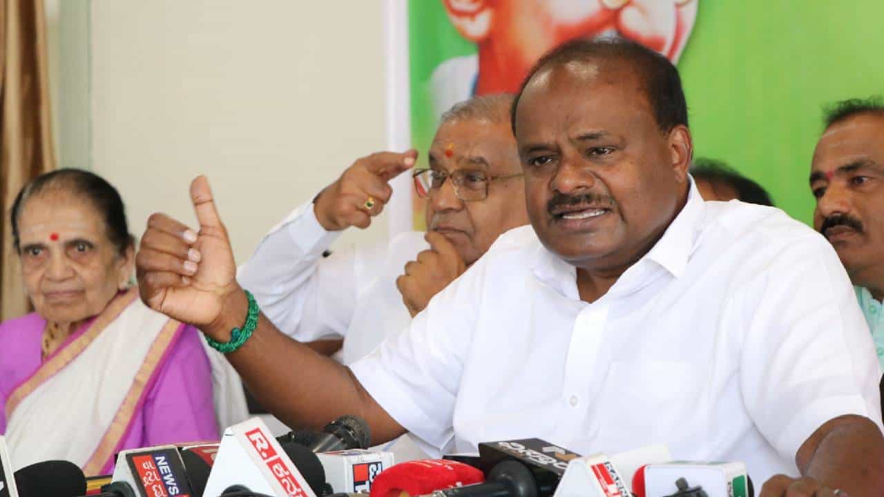 ತಾಕತ್ ಇದ್ದರೆ ಕಾಂತರಾಜು ವರದಿ ಸ್ವೀಕರಿಸಿ: ಸಿಎಂ ಸಿದ್ದರಾಮಯ್ಯಗೆ ಹೆಚ್ಡಿ ಕುಮಾರಸ್ವಾಮಿ ಸವಾಲು ತಾಕತ್ ಇದ್ದರೆ ಕಾಂತರಾಜು ವರದಿ ಸ್ವೀಕರಿಸಿ: ಸಿಎಂ ಸಿದ್ದರಾಮಯ್ಯಗೆ ಹೆಚ್ಡಿ ಕುಮಾರಸ್ವಾಮಿ ಸವಾಲು