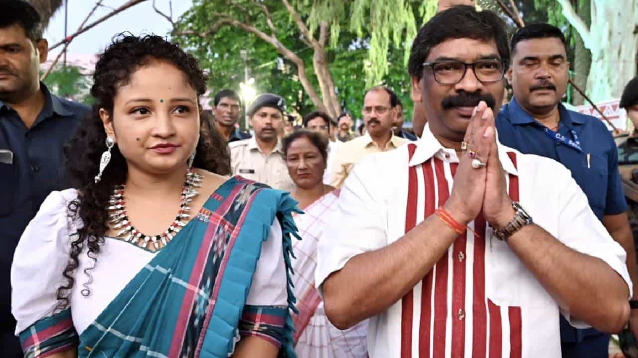 Kalpana Soren: ಜಾರ್ಖಂಡ್ ಸಿಎಂ ಹೇಮಂತ್ ಪತ್ನಿ ಕಲ್ಪನಾ ಸೊರೆನ್ ಬಗ್ಗೆ ಕೆಲವು ಮಾಹಿತಿ ಇಲ್ಲಿದೆ Kalpana Soren: ಜಾರ್ಖಂಡ್ ಸಿಎಂ ಹೇಮಂತ್ ಪತ್ನಿ ಕಲ್ಪನಾ ಸೊರೆನ್ ಬಗ್ಗೆ ಕೆಲವು ಮಾಹಿತಿ ಇಲ್ಲಿದೆ
