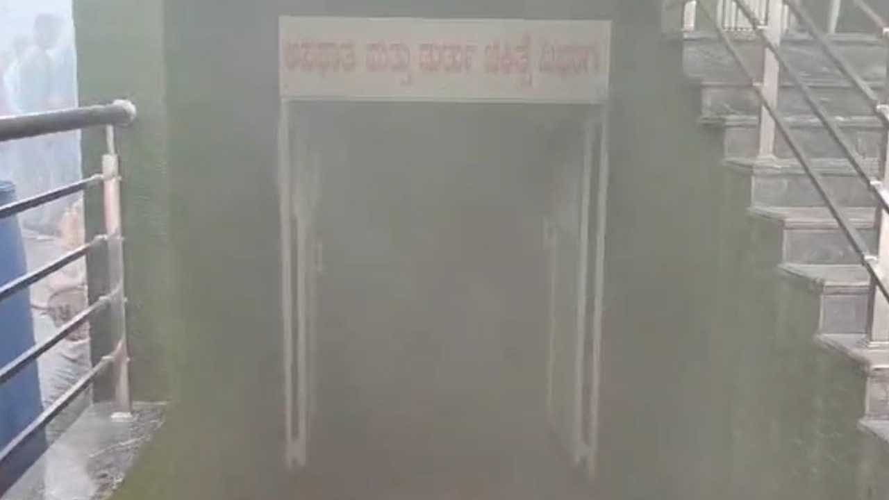 ಹಾಸನದ ಮಂಜುನಾಥ ಆಸ್ಪತ್ರೆಯಲ್ಲಿ ಅಗ್ನಿ ಅವಘಡ: ರೋಗಿಗಳು ಬಚಾವ್ ಹಾಸನದ ಮಂಜುನಾಥ ಆಸ್ಪತ್ರೆಯಲ್ಲಿ ಅಗ್ನಿ ಅವಘಡ: ರೋಗಿಗಳು ಬಚಾವ್
