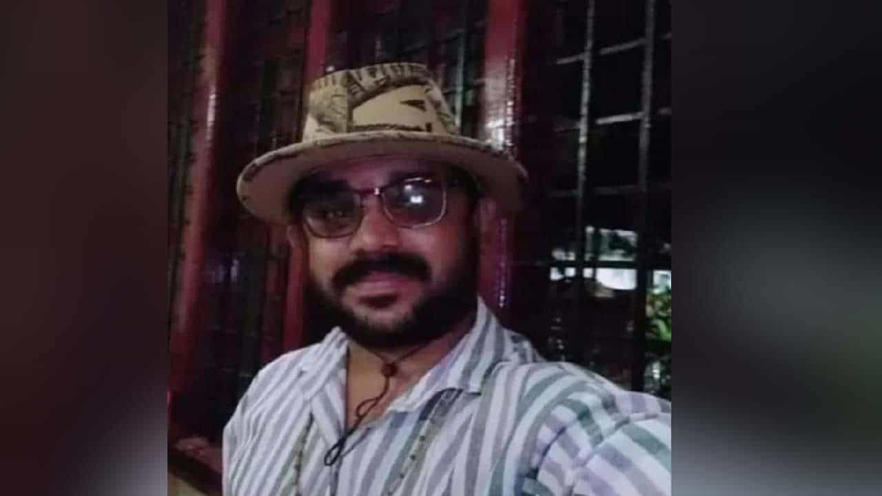 ಮೈಸೂರು: ಕಂಪ್ಯೂಟರ್ ಆಪರೇಟರ್ ಆತ್ಮಹತ್ಯೆ ಪ್ರಕರಣ; ಉಪ ತಹಶೀಲ್ದಾರ್ ಅಮಾನತು ಮೈಸೂರು: ಕಂಪ್ಯೂಟರ್ ಆಪರೇಟರ್ ಆತ್ಮಹತ್ಯೆ ಪ್ರಕರಣ; ಉಪ ತಹಶೀಲ್ದಾರ್ ಅಮಾನತು