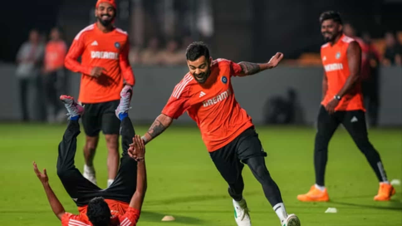 ಭಾರತ ಮತ್ತು ಇಂಗ್ಲೆಂಡ್ ನಡುವಿನ ಟೆಸ್ಟ್ ಸರಣಿ ಜನವರಿ 25 ರಿಂದ ಪ್ರಾರಂಭವಾಗಲಿದ್ದು, ಮೊದಲ ಪಂದ್ಯವು ಹೈದರಾಬಾದ್ನ ರಾಜೀವ್ ಗಾಂಧಿ ಕ್ರೀಡಾಂಗಣದಲ್ಲಿ ನಡೆಯಲಿದೆ. ಭಾರತ ತಂಡ ಕೂಡ ಇಂದಿನಿಂದ ಈ ಟೆಸ್ಟ್ ಸರಣಿಗೆ ಅಭ್ಯಾಸ ಆರಂಭಿಸಿದೆ.