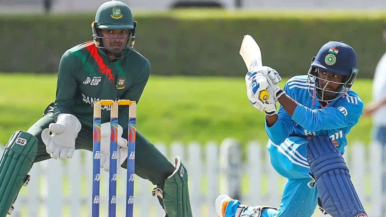 U19 World Cup: ಮೊದಲ ಪಂದ್ಯದಲ್ಲಿ ಭಾರತಕ್ಕೆ ಬಾಂಗ್ಲಾ ಎದುರಾಳಿ; ಪಂದ್ಯ ಎಷ್ಟು ಗಂಟೆಗೆ ಆರಂಭ? ಇಲ್ಲಿದೆ ಪೂರ್ಣ ವಿವರ U19 World Cup: ಮೊದಲ ಪಂದ್ಯದಲ್ಲಿ ಭಾರತಕ್ಕೆ ಬಾಂಗ್ಲಾ ಎದುರಾಳಿ; ಪಂದ್ಯ ಎಷ್ಟು ಗಂಟೆಗೆ ಆರಂಭ? ಇಲ್ಲಿದೆ ಪೂರ್ಣ ವಿವರ