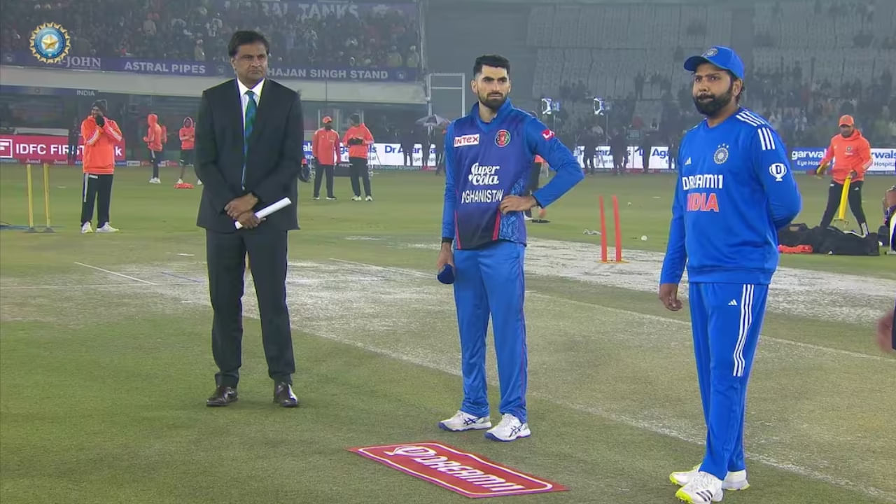 ಭಾರತ ಮತ್ತು ಅಫ್ಘಾನಿಸ್ತಾನ ನಡುವಿನ ಮೂರು ಪಂದ್ಯಗಳ ಟಿ20 ಸರಣಿಯ ಎರಡನೇ ಪಂದ್ಯ ಇಂದೋರ್‌ನ ಹೋಲ್ಕರ್ ಸ್ಟೇಡಿಯಂನಲ್ಲಿ ನಡೆಯುತ್ತಿದೆ. ಈ ಪಂದ್ಯದಲ್ಲಿ ಭಾರತದ ನಾಯಕ ರೋಹಿತ್ ಶರ್ಮಾ ಟಾಸ್ ಗೆದ್ದು ಮೊದಲು ಬೌಲಿಂಗ್ ಮಾಡಲು ನಿರ್ಧರಿಸಿದರು. 