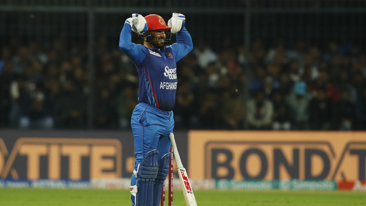 ಅಫ್ಘಾನಿಸ್ತಾನವನ್ನು 172 ರನ್‌ಗಳ ಸ್ಕೋರ್‌ಗೆ ಕೊಂಡೊಯ್ಯುವಲ್ಲಿ ಗುಲ್ಬದಿನ್ ನೈಬ್ ದೊಡ್ಡ ಕೊಡುಗೆ ನೀಡಿದರು. ನೈಬ್ ಕೇವಲ 35 ಎಸೆತಗಳಲ್ಲಿ  5 ಬೌಂಡರಿ ಮತ್ತು 4 ಸಿಕ್ಸರ್‌ಗಳ ಸಹಿತ 162.85 ಸ್ಟ್ರೈಕ್ ರೇಟ್​ನಲ್ಲಿ 57 ರನ್ ಕಲೆಹಾಕಿದರು. ಗುಲ್ಬದಿನ್ ಹೊರತುಪಡಿಸಿ, ನಜಿಬುಲ್ಲಾ ಝದ್ರಾನ್ 23 ರನ್‌, ಮುಜೀಬ್ ಉರ್ ರೆಹಮಾನ್ 21 ರನ್ ಮತ್ತು ಕರೀಂ ಜನತ್ 20 ರನ್​ಗಳ ಕಾಣಿಕೆ ನೀಡಿದರು.