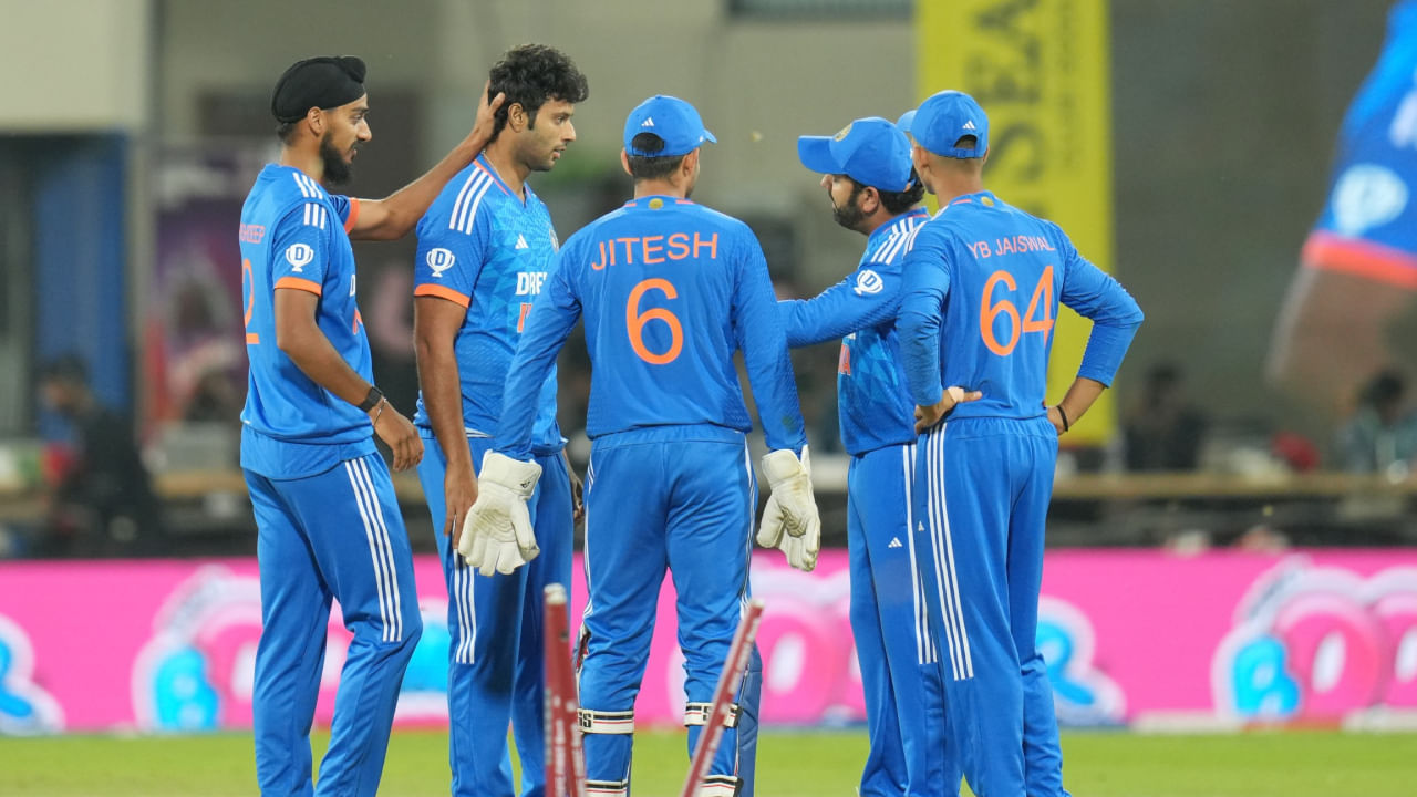 ಇನ್ನು ಭಾರತದ ಪರ ಅರ್ಷದೀಪ್ ಸಿಂಗ್ 4 ಓವರ್‌ಗಳಲ್ಲಿ 32 ರನ್ ನೀಡಿ 3 ವಿಕೆಟ್ ಪಡೆದರೆ, ಮತ್ತೊಂದೆಡೆ ರವಿ ಬಿಷ್ಣೋಯ್ ಮತ್ತು ಅಕ್ಷರ್ ಪಟೇಲ್ ತಲಾ ತಲಾ 2 ವಿಕೆಟ್ ಪಡೆದರು. ಹಾಗೆಯೇ ಶಿವಂ ದುಬೆ ಕೂಡ ಒಂದು ವಿಕೆಟ್ ಪಡೆದರು.