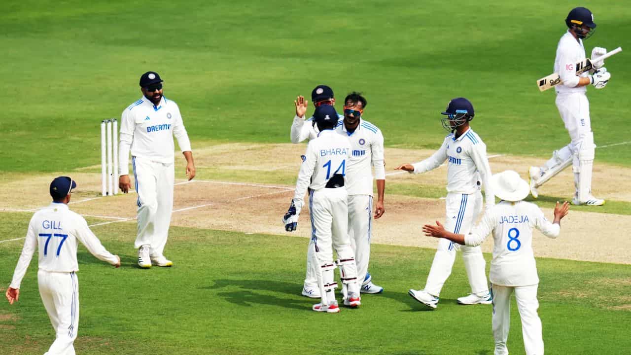 IND vs ENG: ಮೊದಲ ದಿನವೇ ಸ್ಪಿನ್ ಮೋಡಿ: ಇಂಗ್ಲೆಂಡ್ ಆಲೌಟ್ IND vs ENG: ಮೊದಲ ದಿನವೇ ಸ್ಪಿನ್ ಮೋಡಿ: ಇಂಗ್ಲೆಂಡ್ ಆಲೌಟ್