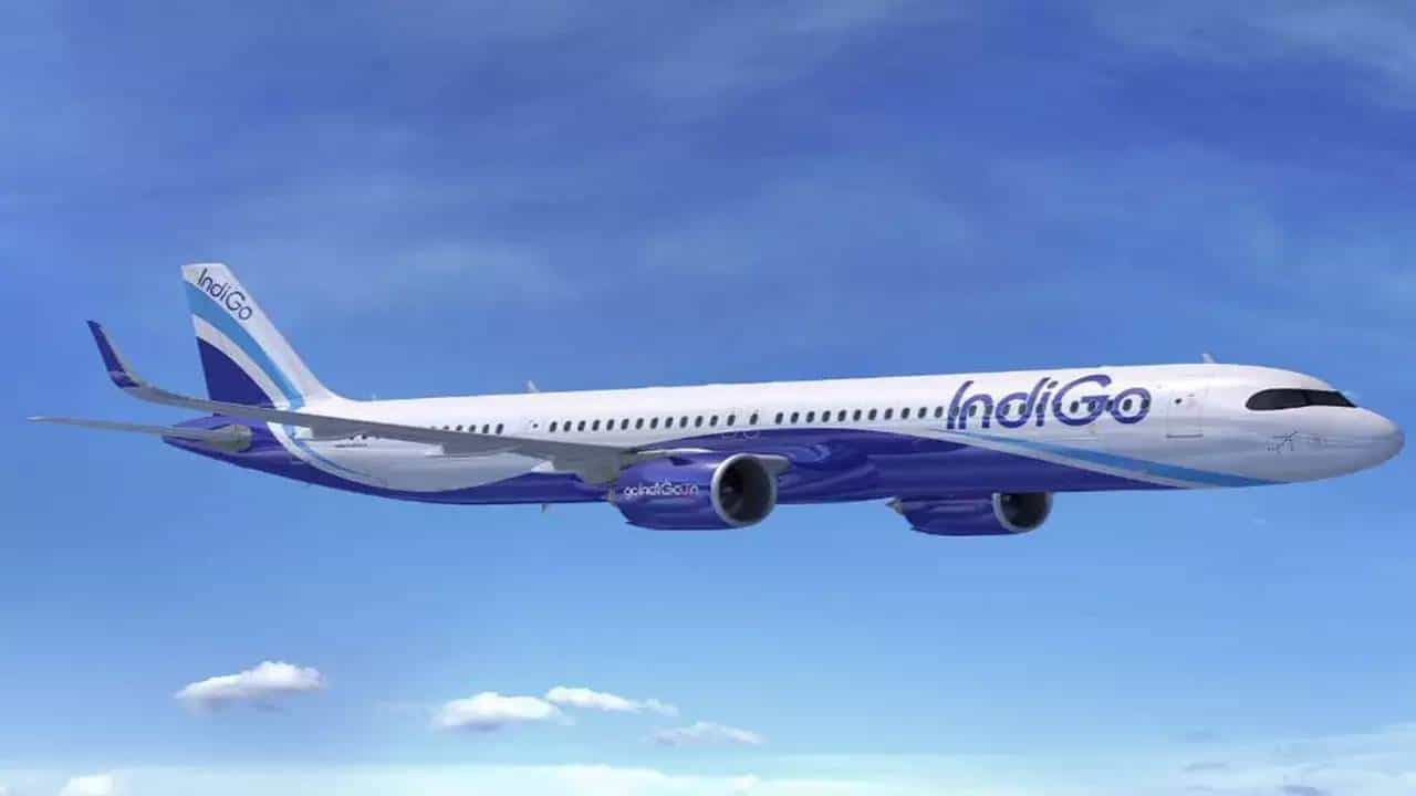 Flight Tickets: ಫುಯಲ್ ಚಾರ್ಜ್ ಹಿಂಪಡೆದ ಇಂಡಿಗೋ ಏರ್ಲೈನ್; ಇಳಿಕೆಯಾಗಲಿದೆ ವಿಮಾನ ಟಿಕೆಟ್ ಬೆಲೆ Flight Tickets: ಫುಯಲ್ ಚಾರ್ಜ್ ಹಿಂಪಡೆದ ಇಂಡಿಗೋ ಏರ್ಲೈನ್; ಇಳಿಕೆಯಾಗಲಿದೆ ವಿಮಾನ ಟಿಕೆಟ್ ಬೆಲೆ