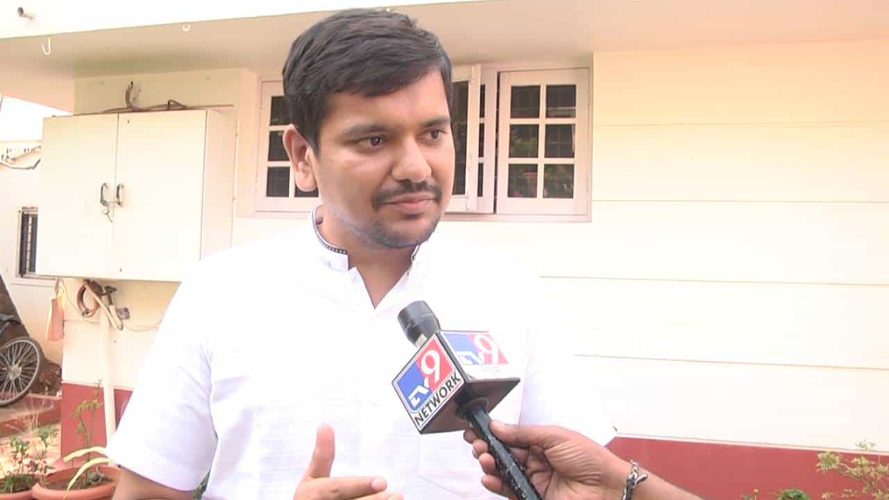 ಐಟಿ ಭಯದಿಂದ ಜಗದೀಶ್ ಶೆಟ್ಟರ್ ಬಿಜೆಪಿ ಸೇರ್ಪಡೆ: ಅಕ್ರಮ ಆಸ್ತಿ ಮಾಡಿದ್ದರೆ ದಾಖಲೆ ಕೊಡಿ ಎಂದ ಸಂಕಲ್ಪ ಶೆಟ್ಟರ್ ಐಟಿ ಭಯದಿಂದ ಜಗದೀಶ್ ಶೆಟ್ಟರ್ ಬಿಜೆಪಿ ಸೇರ್ಪಡೆ: ಅಕ್ರಮ ಆಸ್ತಿ ಮಾಡಿದ್ದರೆ ದಾಖಲೆ ಕೊಡಿ ಎಂದ ಸಂಕಲ್ಪ ಶೆಟ್ಟರ್